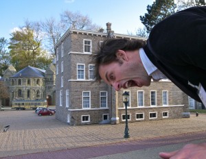 charl_eats_lamp_post_800