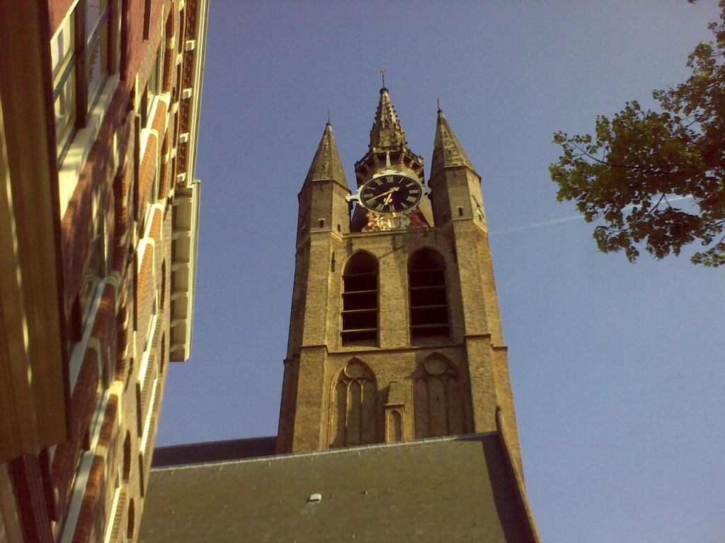 I took this photo of the Oude Kerk in Delft as we were taking a walk with one of our esteemed guests. So it's really relevant to this post, ok?