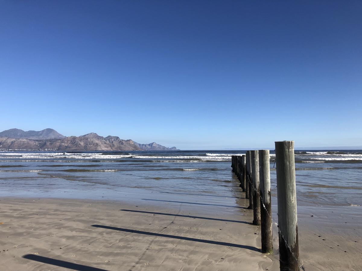 photo of strand beach at macassar rheinmetal fence
