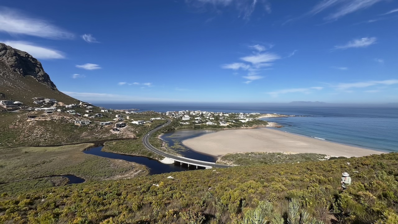 26th wedding anniversary hike, this time a forbidden route starting from Rooi Els
