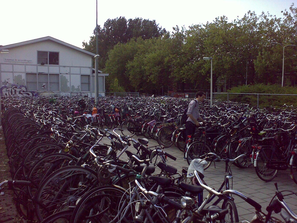 The most post-relevant image I could find: The overfull bicycle parking behind Delft station on Thursday just after noon, right before leaving for the NFBI meeting in Leiden (see later in this post). Turns out that in the Netherlands, there's on average slightly more than one bicycle for each and every inhabitant.