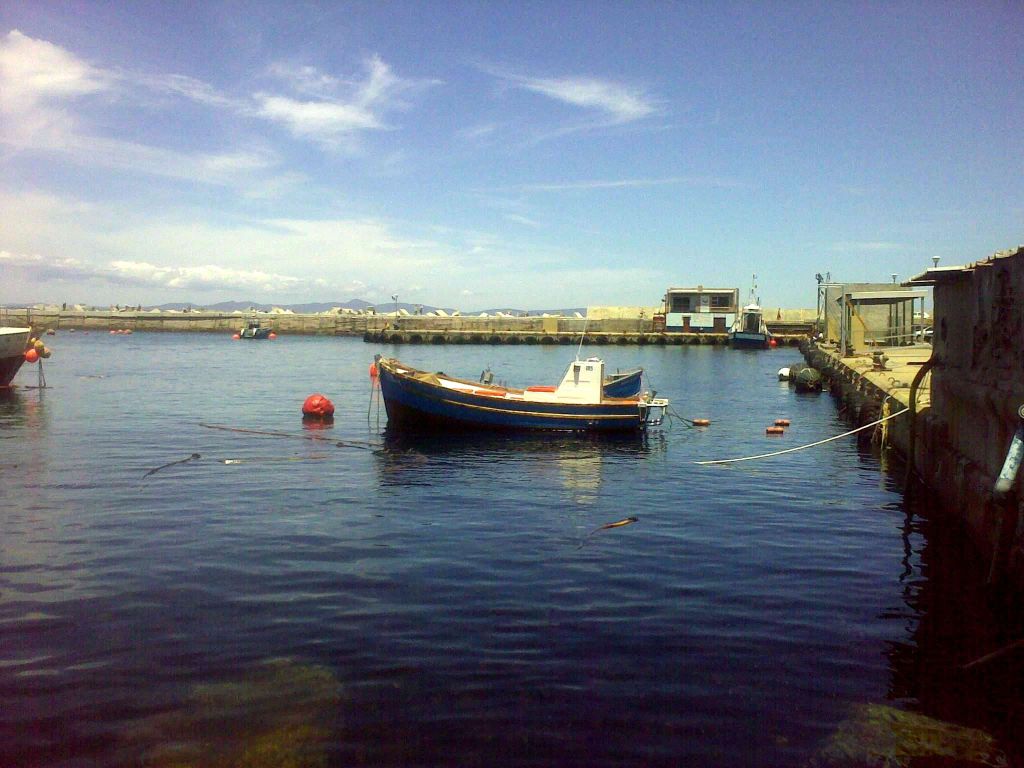 A boat peacefully floating on the calm waters of the New Harbour in Hermanus. The sky was more blue and the water more azure than you can imagine. Accompanied by S+R, I was experiencing what can only be called a perfect day.
