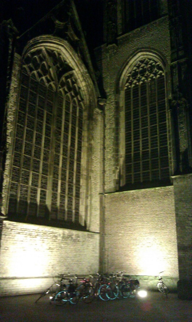 The Old Church in Delft, with pretty lighting. This is not a simulation.