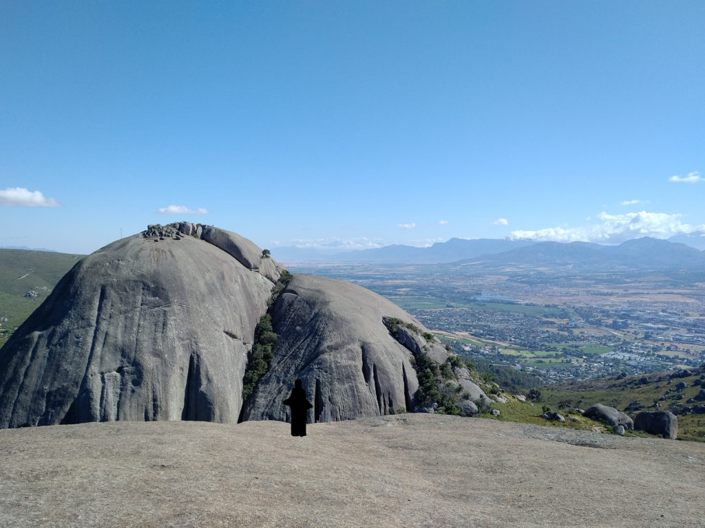 Gordon Rock as seen from the middle part of Bretagne Rock in Paarl. The black blob in the middle is GOU#1 practising her weird stealth mutation.
